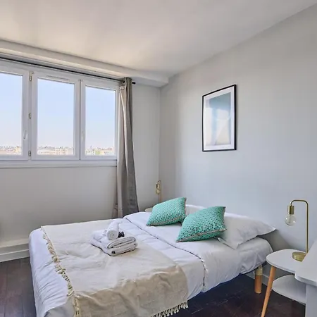 Sublime 2 Bedroom Flat Quai De Seine Eiffel Tower * Parigi
